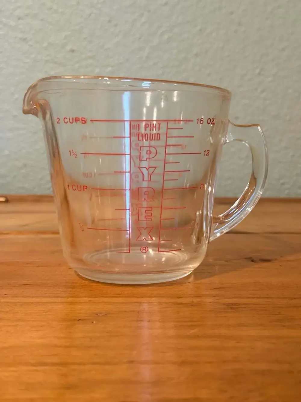 Vintage Pyrex 16 oz (2 Cup) Glass Liquid Measuring Cup with Red Lettering